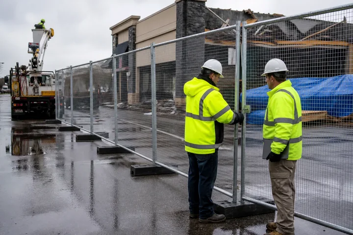 compare portable fence companies